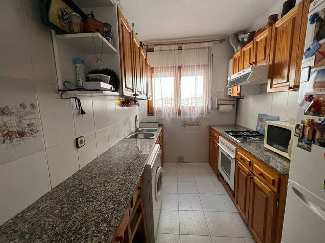 Three bedroom house with garage in the town of Colera