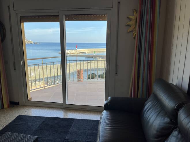 Holiday apartment renovated in the port of Colera